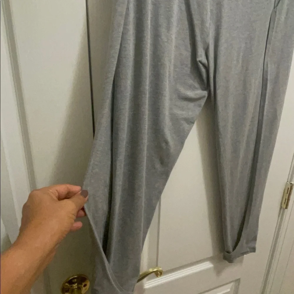 Lululemon beautiful yoga pants open two sides to be comfy when moving around.